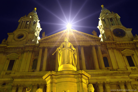 St Pauls Cathedral by night - London - tours