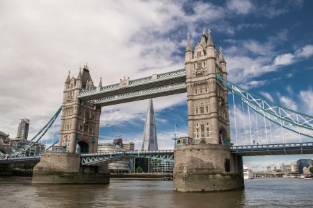 Cruise on the Thames River - London Tour