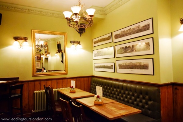 Visiting Traditional British Restaurant during the Food Tour of London