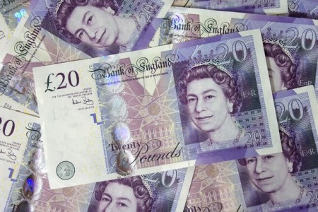 обмяна на пари в Англия